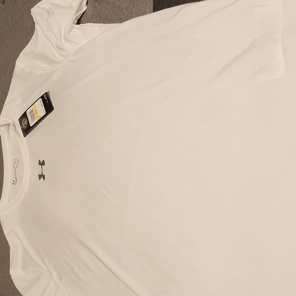 Under Armour Tshirt - Picture 1 of 3